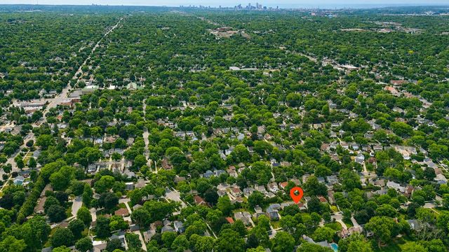 2518 N Harding BOULEVARD, Wauwatosa, WI 53226