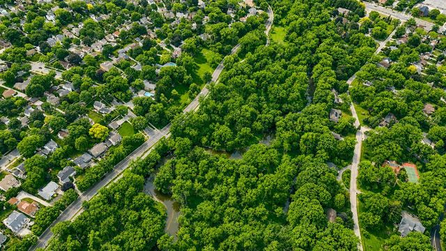 2518 N Harding BOULEVARD, Wauwatosa, WI 53226