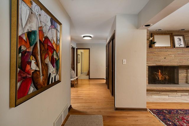 2518 N Harding BOULEVARD, Wauwatosa, WI 53226