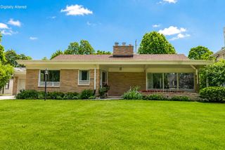 2518 N Harding BOULEVARD, Wauwatosa, WI 53226