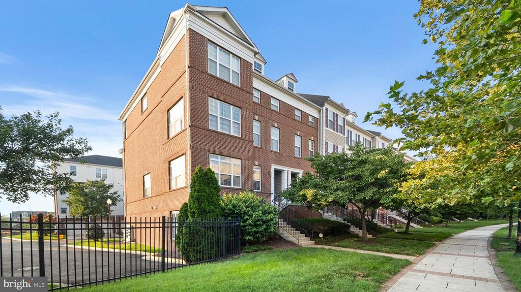 5504 CAPITAL GATEWAY DR #415, Suitland, MD 20746