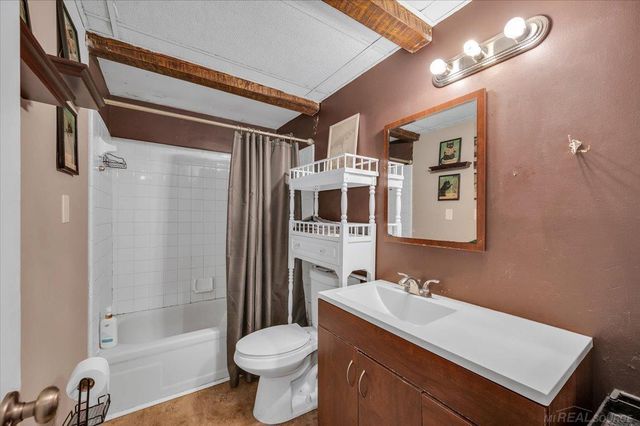 20833 Woodward Drive, Clinton Township, MI 48035