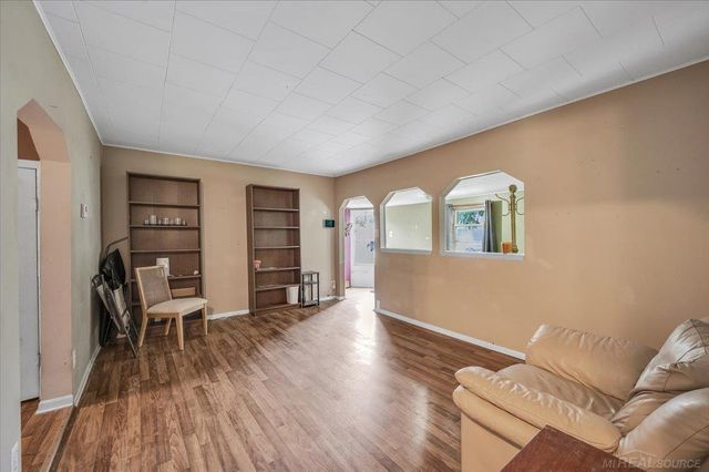 20833 Woodward Drive, Clinton Township, MI 48035