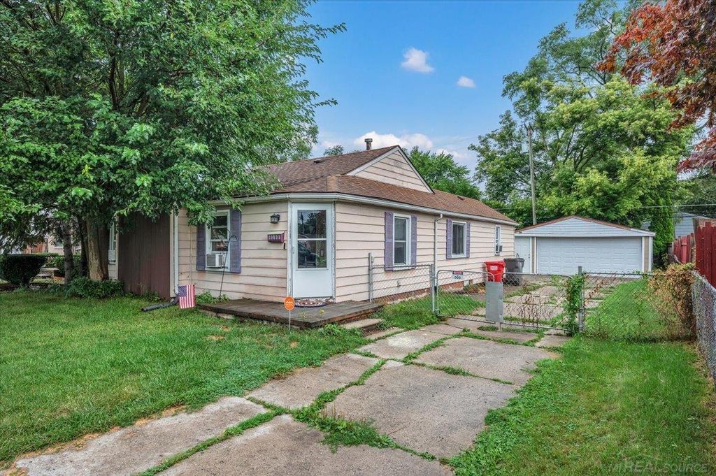 20833 Woodward Drive, Clinton Township, MI 48035