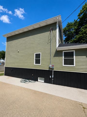 412 4th Avenue, Three Rivers, MI 49093