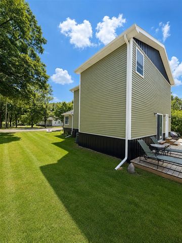412 4th Avenue, Three Rivers, MI 49093