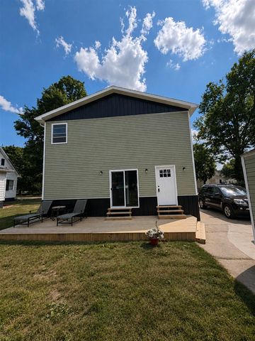 412 4th Avenue, Three Rivers, MI 49093
