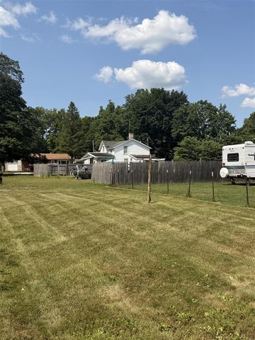 412 4th Avenue, Three Rivers, MI 49093