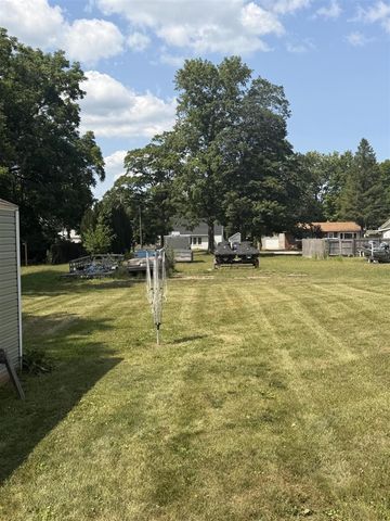 412 4th Avenue, Three Rivers, MI 49093