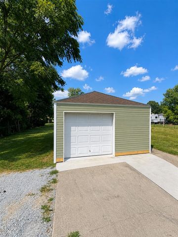 412 4th Avenue, Three Rivers, MI 49093