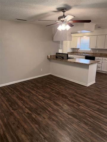 7425 Van Natta Lane, Fort Worth, TX 76112