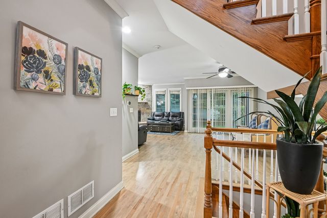 343 Arbor Glen Boulevard, Schaumburg, IL 60195