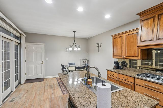 343 Arbor Glen Boulevard, Schaumburg, IL 60195