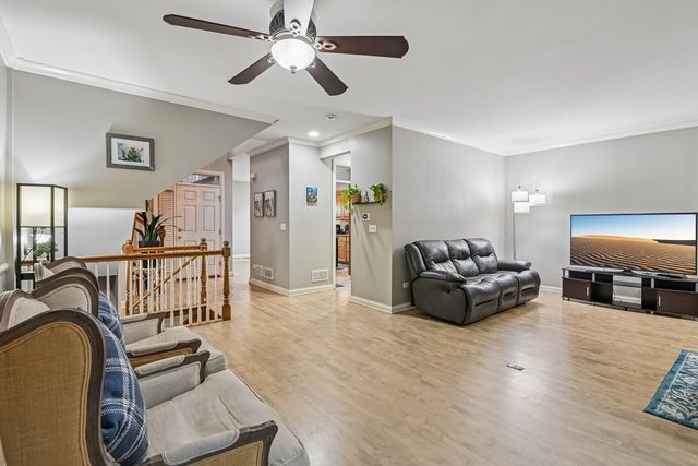 343 Arbor Glen Boulevard, Schaumburg, IL 60195