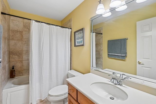 343 Arbor Glen Boulevard, Schaumburg, IL 60195