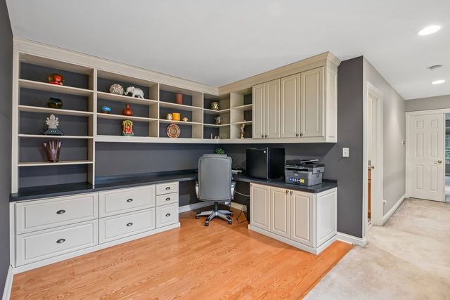 343 Arbor Glen Boulevard, Schaumburg, IL 60195
