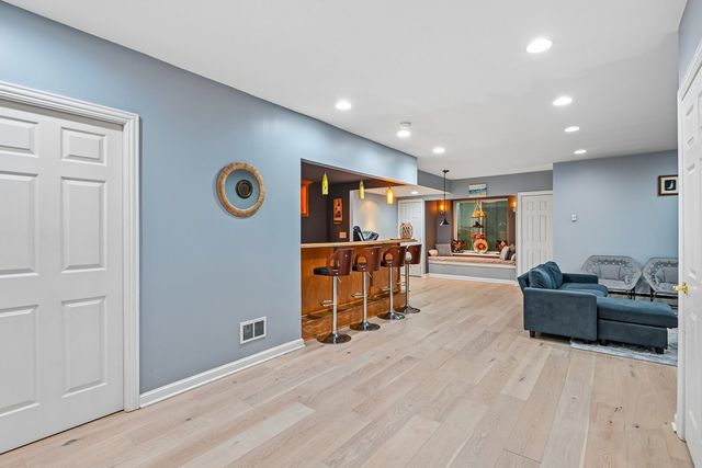 343 Arbor Glen Boulevard, Schaumburg, IL 60195
