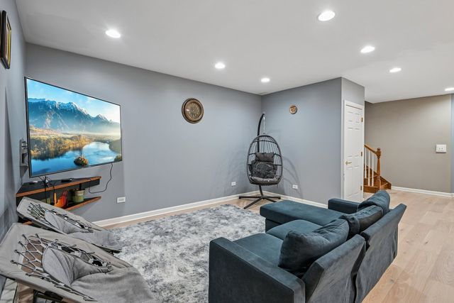 343 Arbor Glen Boulevard, Schaumburg, IL 60195