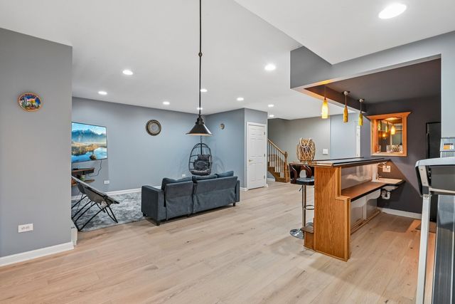 343 Arbor Glen Boulevard, Schaumburg, IL 60195