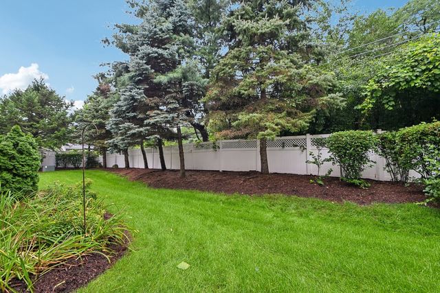 343 Arbor Glen Boulevard, Schaumburg, IL 60195