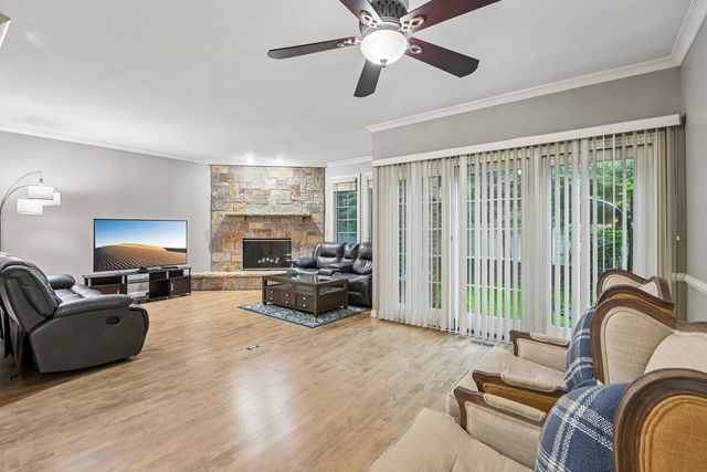 343 Arbor Glen Boulevard, Schaumburg, IL 60195