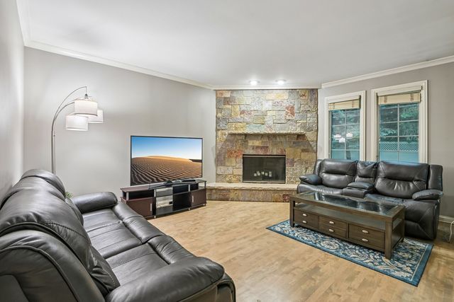 343 Arbor Glen Boulevard, Schaumburg, IL 60195