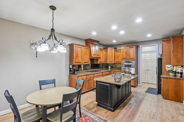 343 Arbor Glen Boulevard, Schaumburg, IL 60195