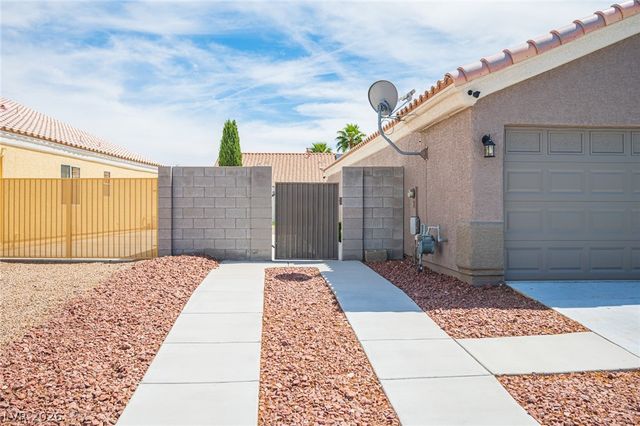 7012 Wild Wave Drive, Las Vegas, NV 89131