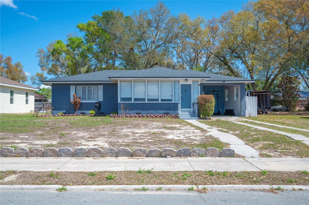 Image 1 of property listing at 1308 GILLIAM DRIVE, Auburndale, FL 33823