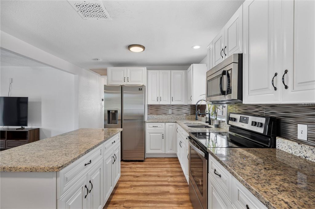 Image 11 of property listing at 1308 GILLIAM DRIVE, Auburndale, FL 33823