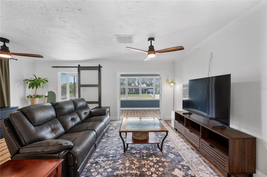 Image 15 of property listing at 1308 GILLIAM DRIVE, Auburndale, FL 33823