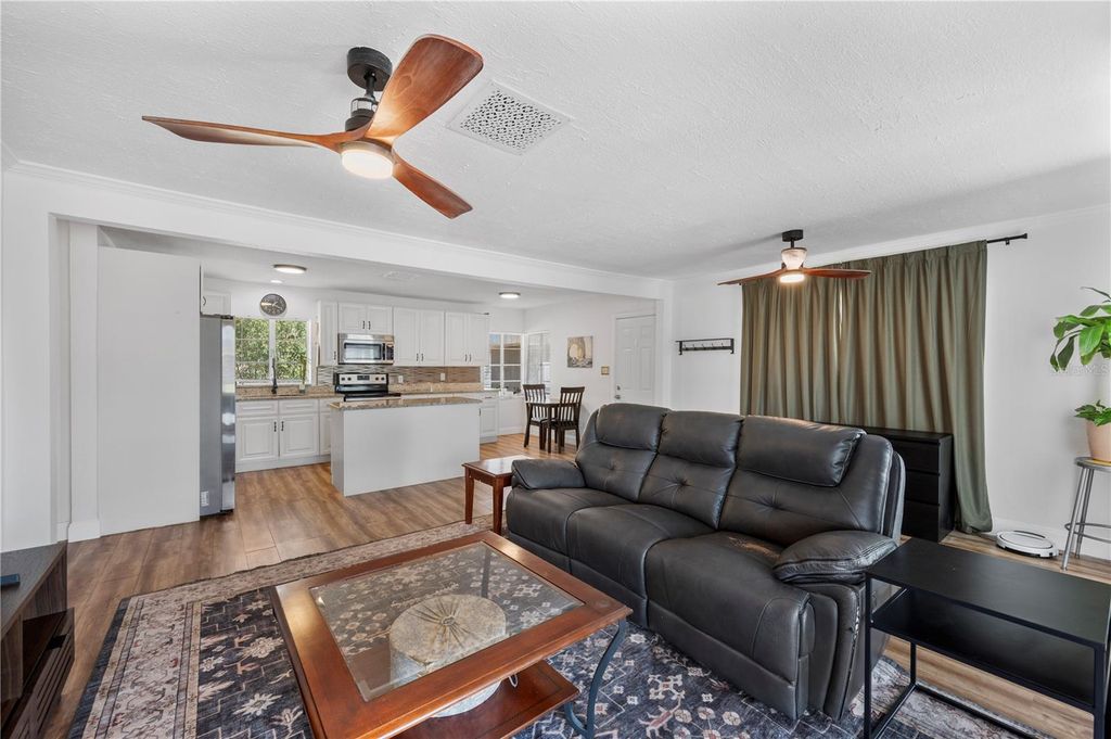 Image 16 of property listing at 1308 GILLIAM DRIVE, Auburndale, FL 33823