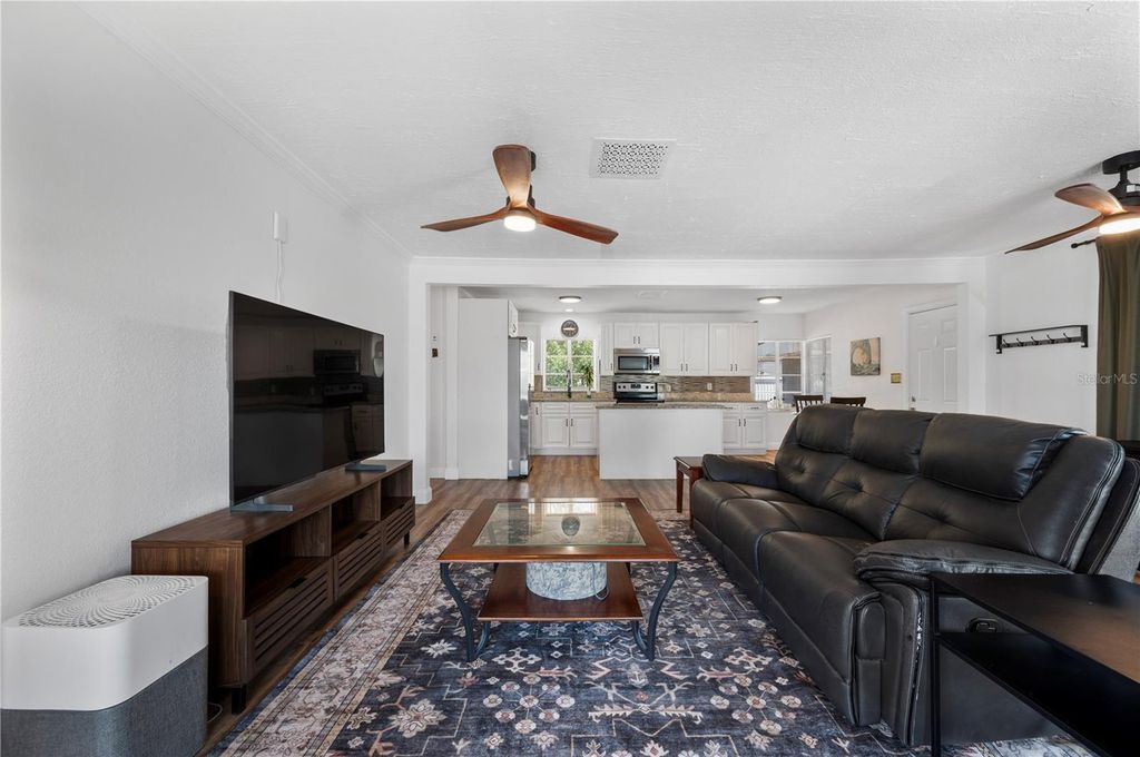 Image 17 of property listing at 1308 GILLIAM DRIVE, Auburndale, FL 33823