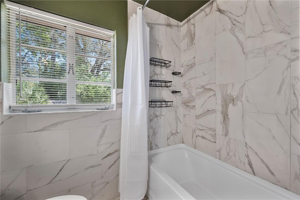 Image 22 of property listing at 1308 GILLIAM DRIVE, Auburndale, FL 33823