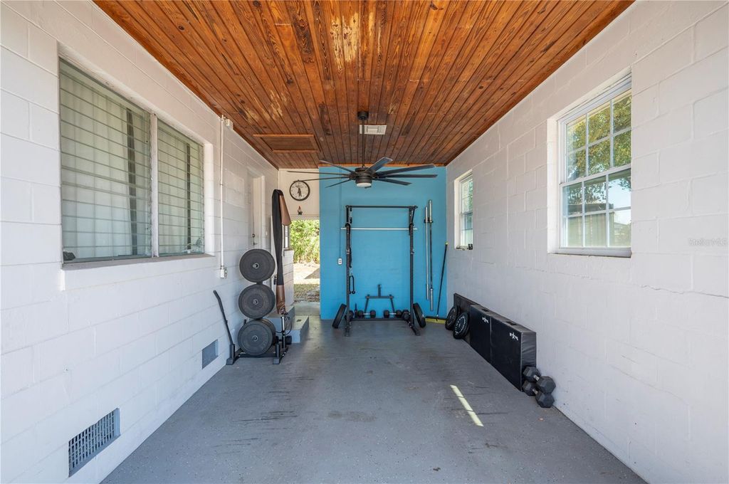 Image 5 of property listing at 1308 GILLIAM DRIVE, Auburndale, FL 33823