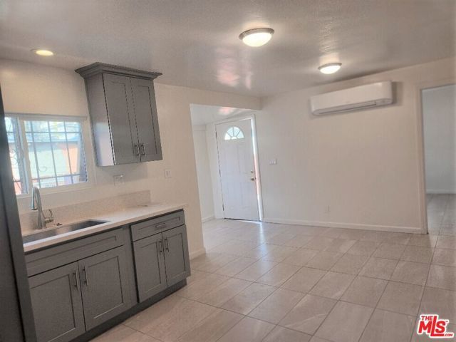 1241 E 80th Street, Los Angeles, CA 90001