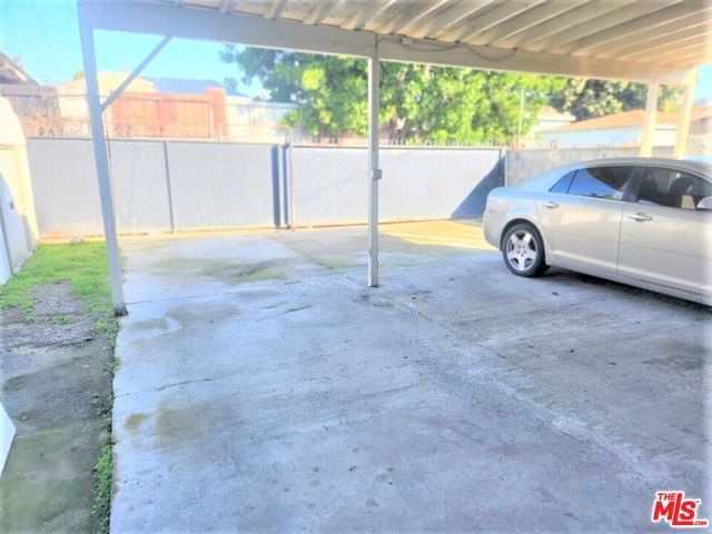 1241 E 80th Street, Los Angeles, CA 90001