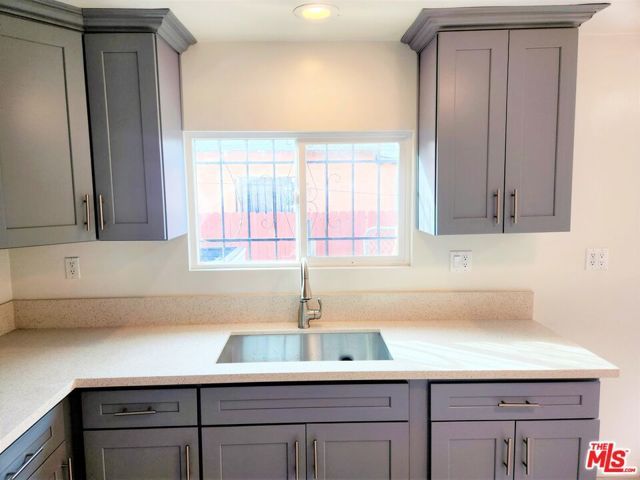 1241 E 80th Street, Los Angeles, CA 90001