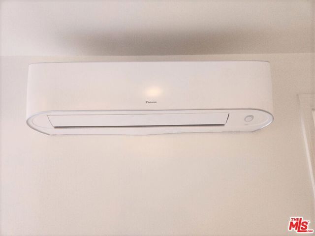 1241 E 80th Street, Los Angeles, CA 90001