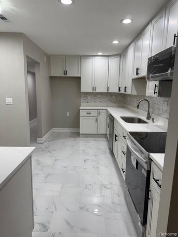 7490 S Brynmawr Court, West Bloomfield, MI 48322