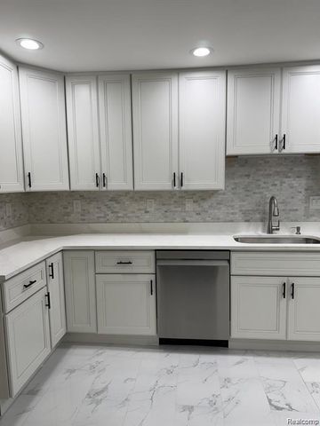 7490 S Brynmawr Court, West Bloomfield, MI 48322