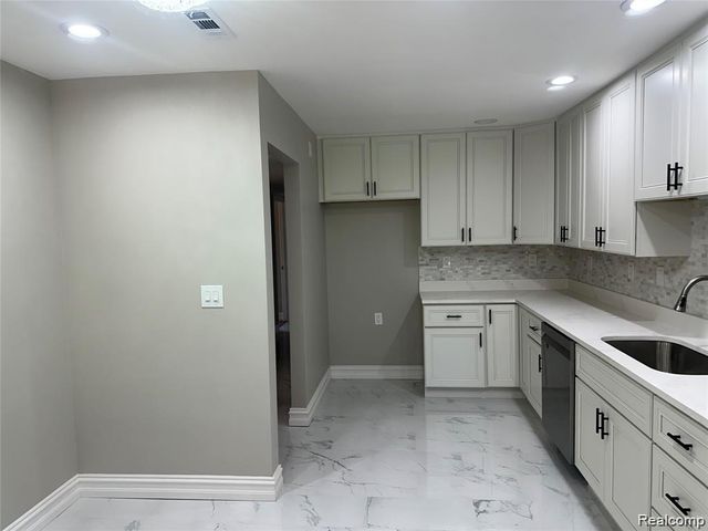 7490 S Brynmawr Court, West Bloomfield, MI 48322