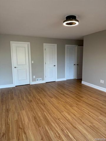 7490 S Brynmawr Court, West Bloomfield, MI 48322