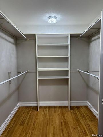 7490 S Brynmawr Court, West Bloomfield, MI 48322