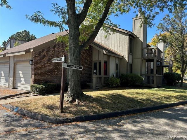 7490 S Brynmawr Court, West Bloomfield, MI 48322