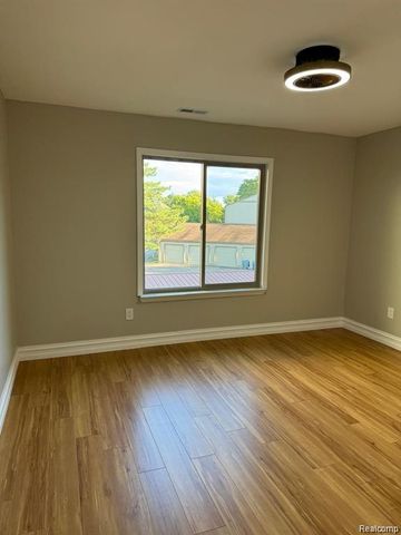 7490 S Brynmawr Court, West Bloomfield, MI 48322