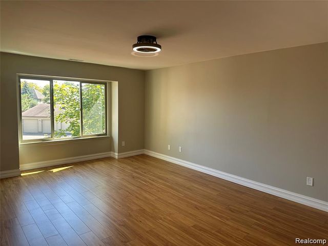 7490 S Brynmawr Court, West Bloomfield, MI 48322