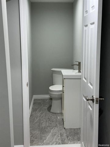 7490 S Brynmawr Court, West Bloomfield, MI 48322