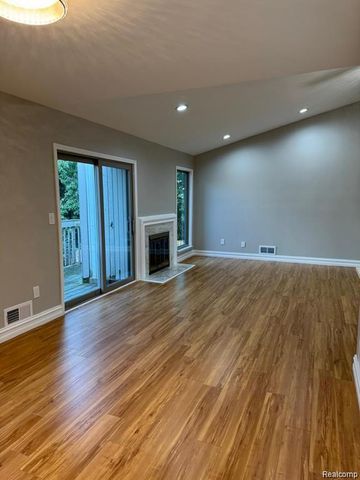 7490 S Brynmawr Court, West Bloomfield, MI 48322