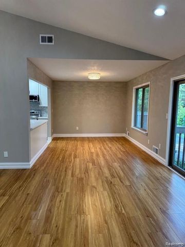 7490 S Brynmawr Court, West Bloomfield, MI 48322